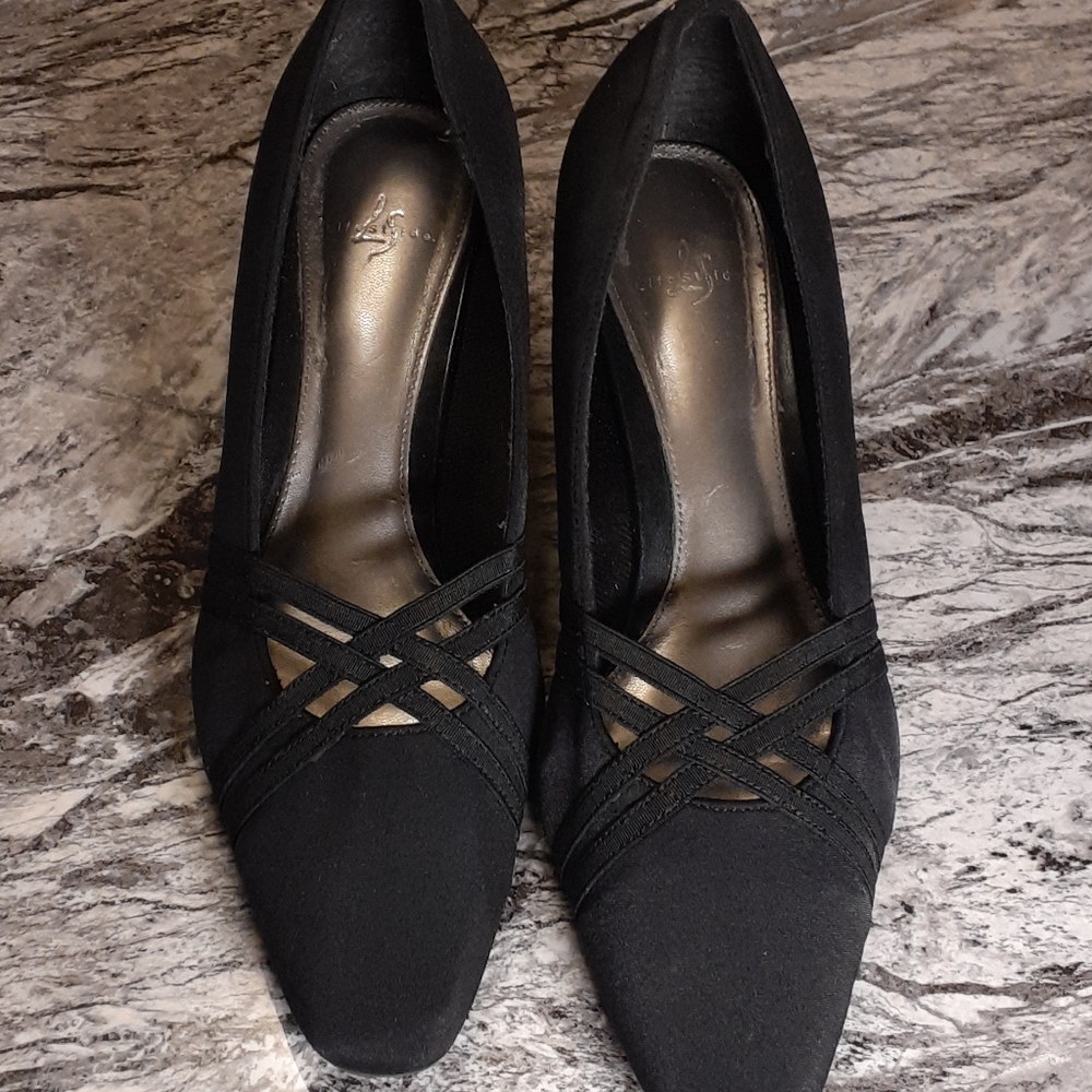 Life Stride Black Heels